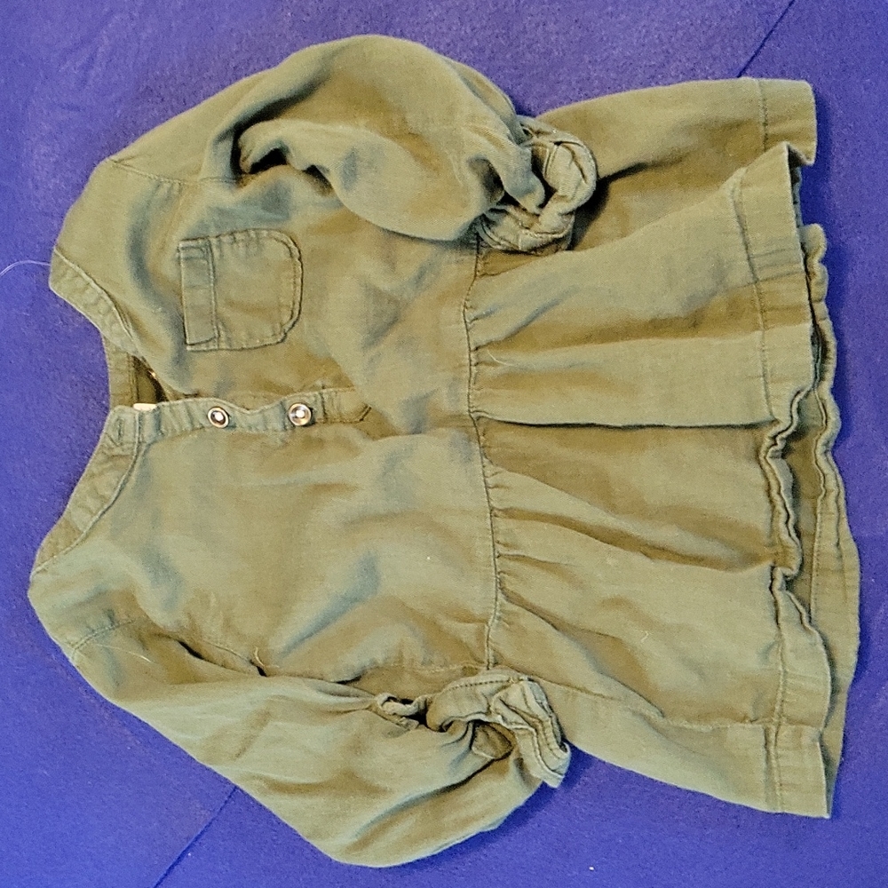 🌻 4 for $15 🌻 Carter's green 2t tunic, fits more like 18-24m